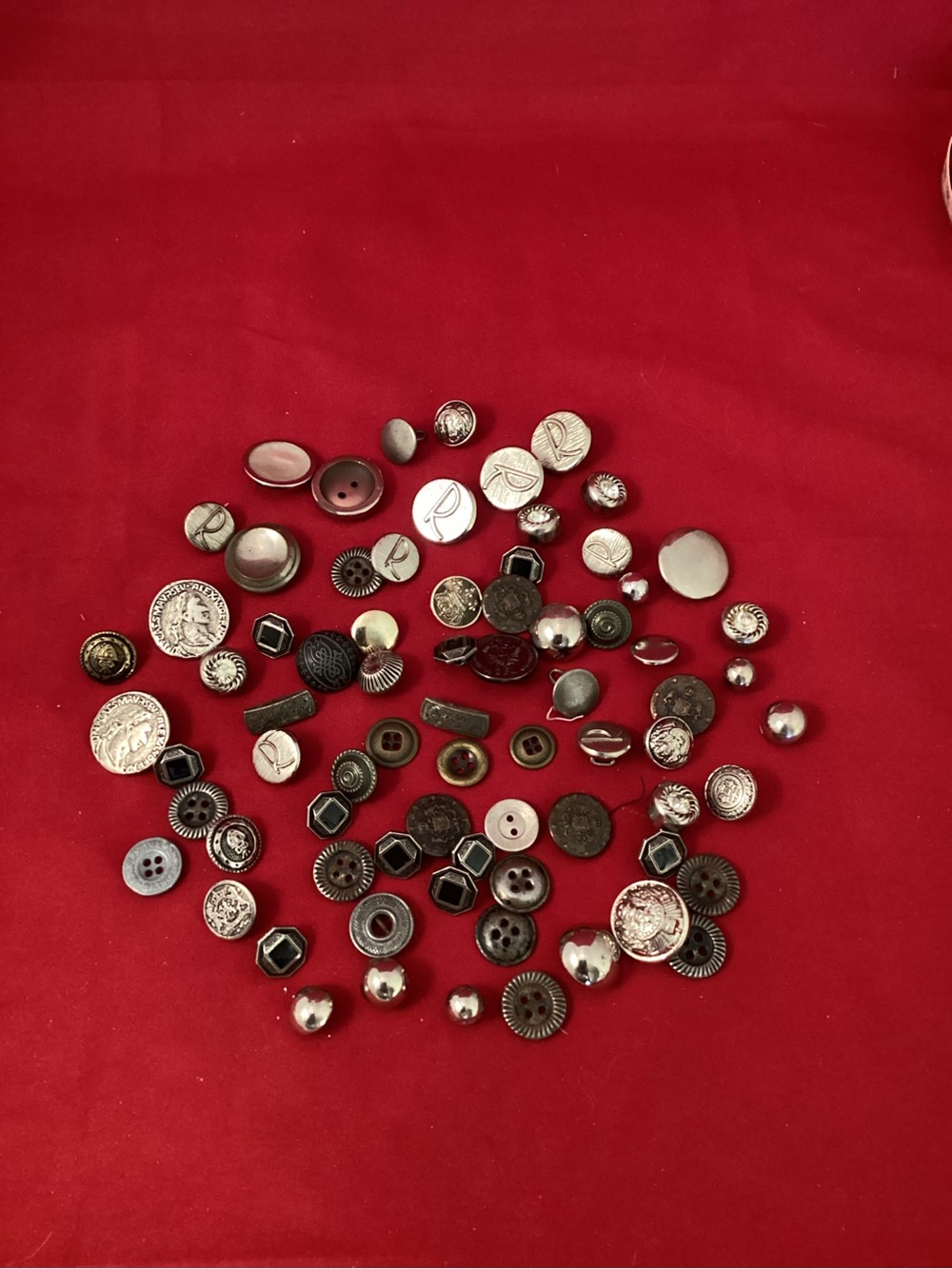 110 grams of mostly silver tone metallic Sewing buttons